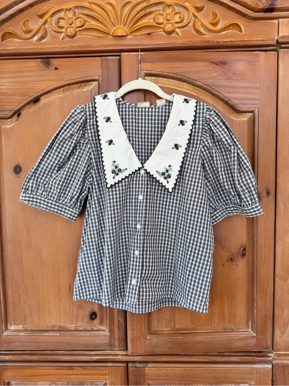 Levi's Black & White Gingham Button-Front Top with Embroidered Peter Pan Collar
